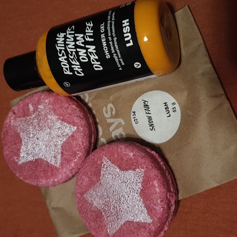 Lush Christmas 2020 Snow Fairy Shampoo Bar, Chestnut Shower Gel